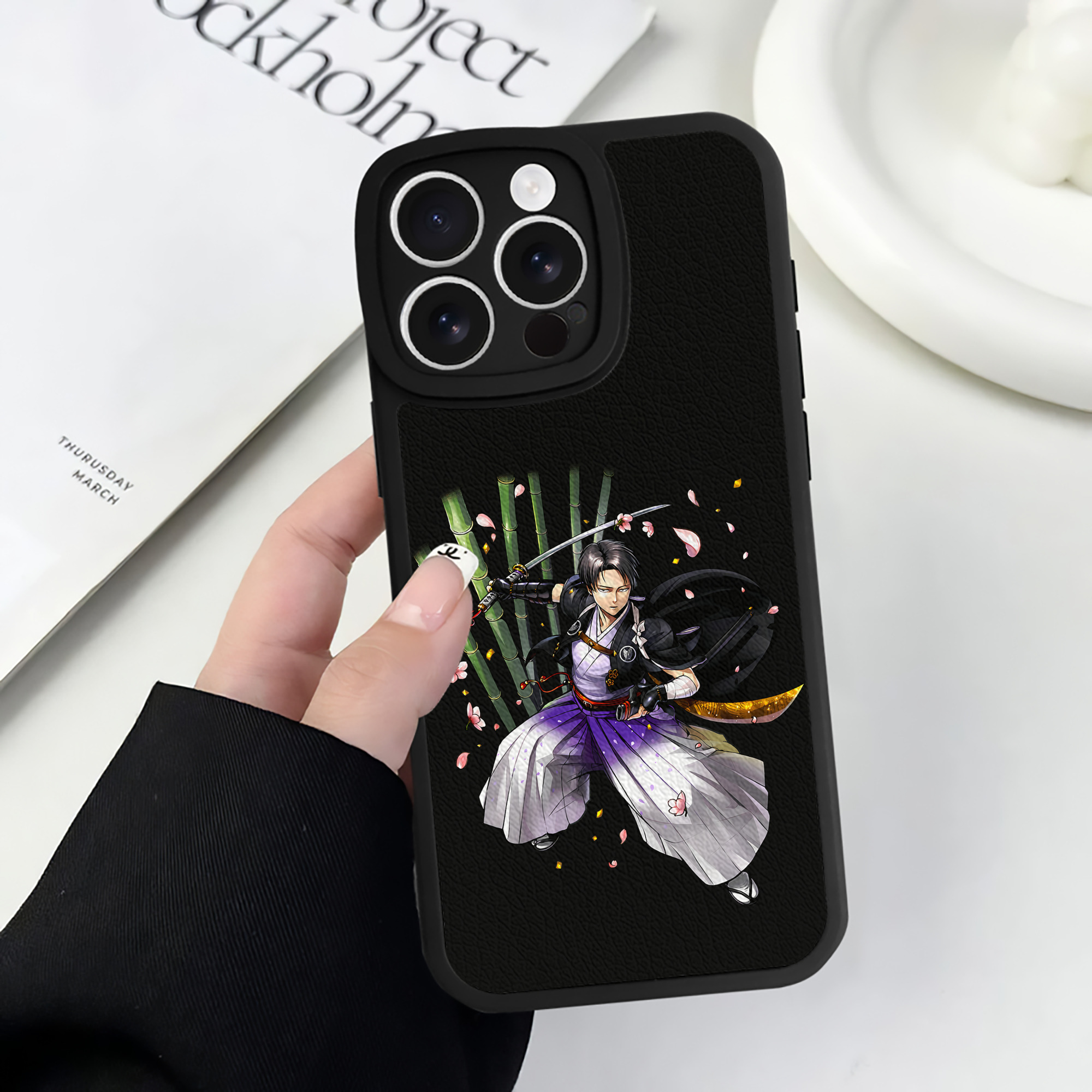 （画像用） 進撃の巨人 リヴァイ·アッカーマン Attack on Titan Levi Ackerman 【iPhone 16シリーズ対応】シリコンスマホケース（レザー調） 材質：シリコン